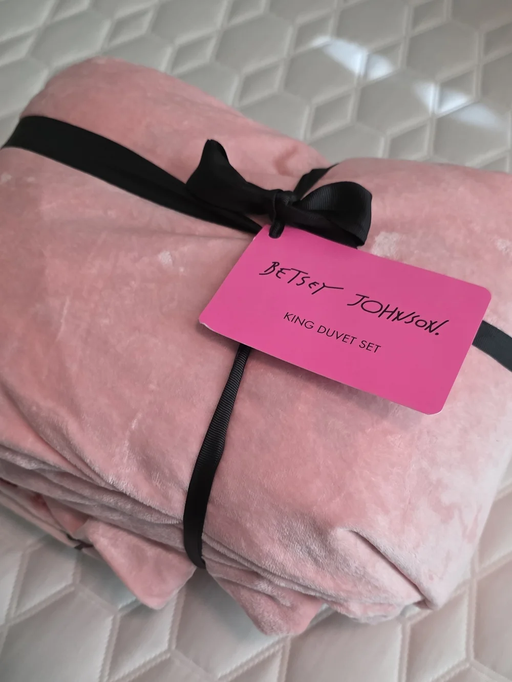 Pink Betsy Johnson Reversable Duvet. King Size. Betsyville. Girly Floral